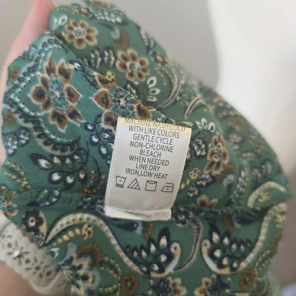 Max Studio | Medium | Green Paisley Clinched Tie Waisted Top - Picture 10 of 13